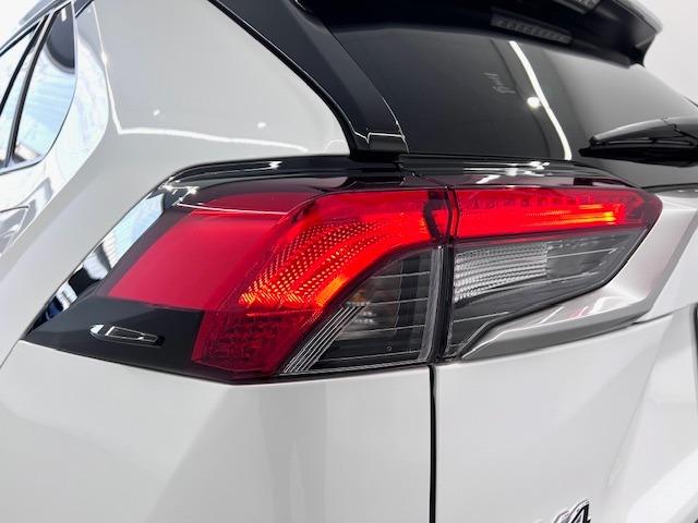 RAV4 G Zパッケージ 10.5DA 全周囲モニター パノラマルーフ MODELLISTAエアロ デジタルミラー BSM HDMI入力端子 電動バックドア 純正前後ドラレコ 19インチAW シートヒータークーラー 純正マット(62枚目)