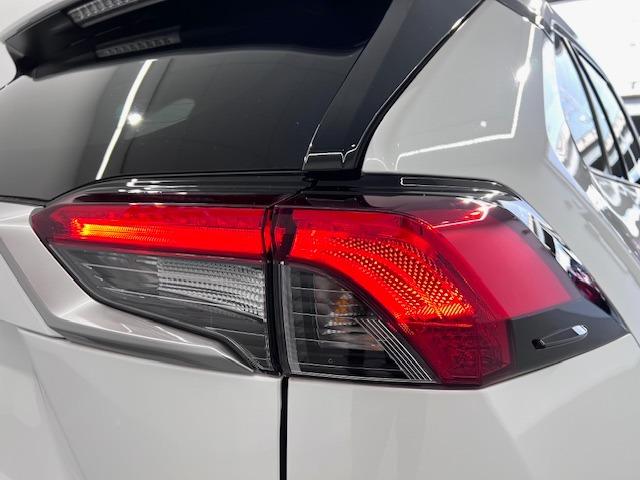 RAV4 G Zパッケージ 10.5DA 全周囲モニター パノラマルーフ MODELLISTAエアロ デジタルミラー BSM HDMI入力端子 電動バックドア 純正前後ドラレコ 19インチAW シートヒータークーラー 純正マット(63枚目)