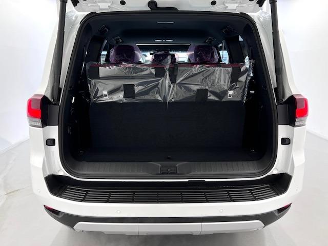 ランドクルーザー ＧＲスポーツ　ＪＢＬ　リヤエンタ　電動リヤデフ　クールＢＯＸ　寒冷地仕様　空気圧センサ　ＩＴＳコネクト　トノカバー　ＭＯＰルーフレール　ＧＲ専用マット　サンルーフ　赤黒内装　ＢＳＭ　ＨＵＤ　７人　マイナーチェンジ型（7枚目）