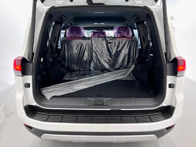 ランドクルーザー ＧＲスポーツ　ＪＢＬ　リヤエンタ　電動リヤデフ　クールＢＯＸ　寒冷地仕様　空気圧センサ　ＩＴＳコネクト　トノカバー　ＭＯＰルーフレール　ＧＲ専用マット　サンルーフ　赤黒内装　ＢＳＭ　ＨＵＤ　７人　マイナーチェンジ型（8枚目）