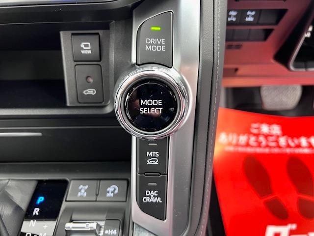 ランドクルーザー ＧＲスポーツ　ＪＢＬ　リヤエンタ　電動リヤデフ　クールＢＯＸ　寒冷地仕様　空気圧センサ　ＩＴＳコネクト　トノカバー　ＭＯＰルーフレール　ＧＲ専用マット　サンルーフ　赤黒内装　ＢＳＭ　ＨＵＤ　７人　マイナーチェンジ型（30枚目）