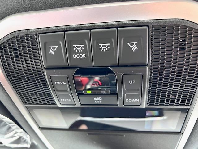 ランドクルーザー ＧＲスポーツ　ＪＢＬ　リヤエンタ　電動リヤデフ　クールＢＯＸ　寒冷地仕様　空気圧センサ　ＩＴＳコネクト　トノカバー　ＭＯＰルーフレール　ＧＲ専用マット　サンルーフ　赤黒内装　ＢＳＭ　ＨＵＤ　７人　マイナーチェンジ型（37枚目）