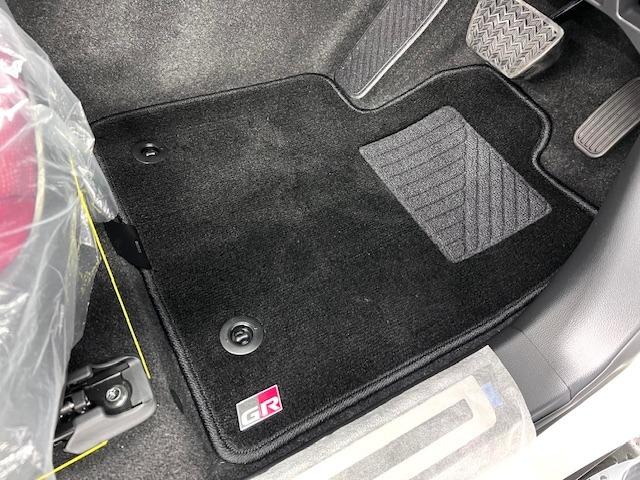 ランドクルーザー ＧＲスポーツ　ＪＢＬ　リヤエンタ　電動リヤデフ　クールＢＯＸ　寒冷地仕様　空気圧センサ　ＩＴＳコネクト　トノカバー　ＭＯＰルーフレール　ＧＲ専用マット　サンルーフ　赤黒内装　ＢＳＭ　ＨＵＤ　７人　マイナーチェンジ型（39枚目）