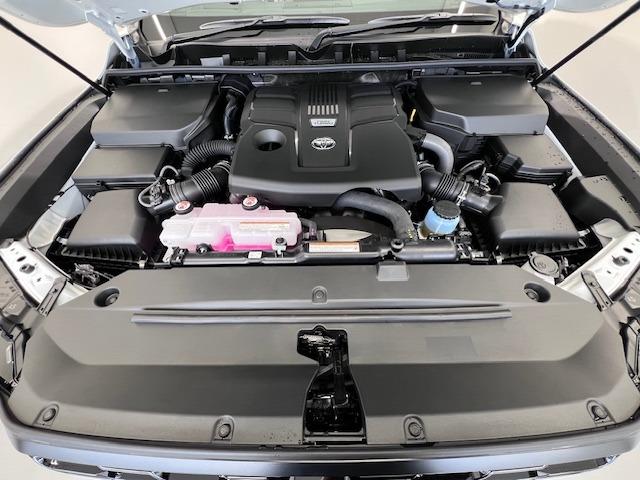 ランドクルーザー ＧＲスポーツ　ＪＢＬ　リヤエンタ　電動リヤデフ　クールＢＯＸ　寒冷地仕様　空気圧センサ　ＩＴＳコネクト　トノカバー　ＭＯＰルーフレール　ＧＲ専用マット　サンルーフ　赤黒内装　ＢＳＭ　ＨＵＤ　７人　マイナーチェンジ型（76枚目）