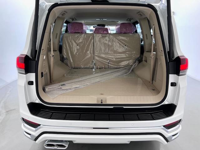 ランドクルーザー ＺＸ　ＪＢＬ　リヤエンター　電動リヤデフ　クールＢＯＸ　寒冷地仕様　空気圧センサ　ＩＴＳコネクト　トノカバー　ＭＯＰルーフレール　ＭＯＤＥＬＬＩＳＴＡエアロ・リヤスポイラー　純正ドアバイザー　マイナーモデル（8枚目）