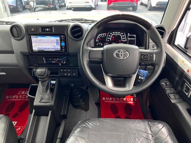 ランドクルーザー７０ ＡＸ　登録済未使用車　純正７型ナビ　バックモニター　ＵＳＢ接続　バックモニター付防眩ミラー　デフロック　オートマチックハイビーム　ＬＥＤヘッドライト　パワーヒーター　衝突軽減ブレーキ（2枚目）