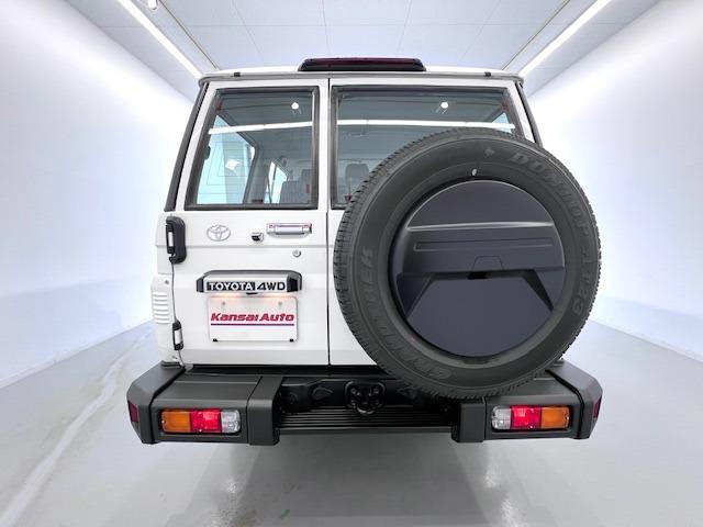 ランドクルーザー７０ ＡＸ　登録済未使用車　純正７型ナビ　バックモニター　ＵＳＢ接続　バックモニター付防眩ミラー　デフロック　オートマチックハイビーム　ＬＥＤヘッドライト　パワーヒーター　衝突軽減ブレーキ（3枚目）