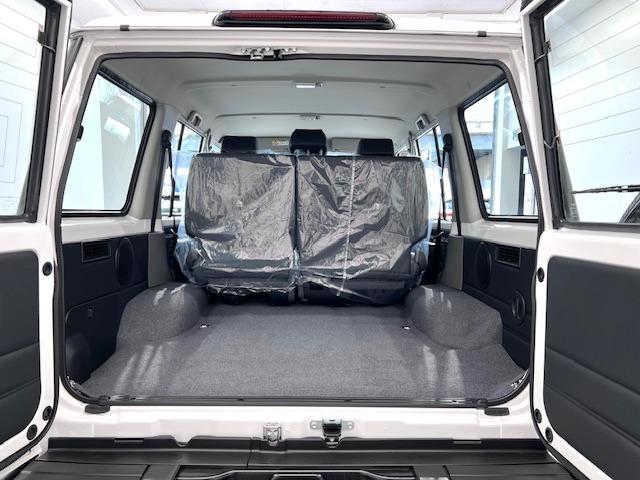 ランドクルーザー７０ ＡＸ　登録済未使用車　純正７型ナビ　バックモニター　ＵＳＢ接続　バックモニター付防眩ミラー　デフロック　オートマチックハイビーム　ＬＥＤヘッドライト　パワーヒーター　衝突軽減ブレーキ（6枚目）