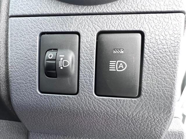 ランドクルーザー７０ ＡＸ　登録済未使用車　純正７型ナビ　バックモニター　ＵＳＢ接続　バックモニター付防眩ミラー　デフロック　オートマチックハイビーム　ＬＥＤヘッドライト　パワーヒーター　衝突軽減ブレーキ（17枚目）