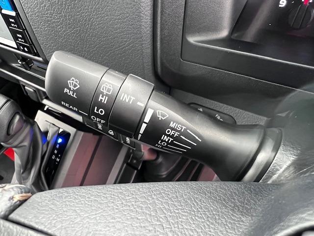 ランドクルーザー７０ ＡＸ　登録済未使用車　純正７型ナビ　バックモニター　ＵＳＢ接続　バックモニター付防眩ミラー　デフロック　オートマチックハイビーム　ＬＥＤヘッドライト　パワーヒーター　衝突軽減ブレーキ（19枚目）