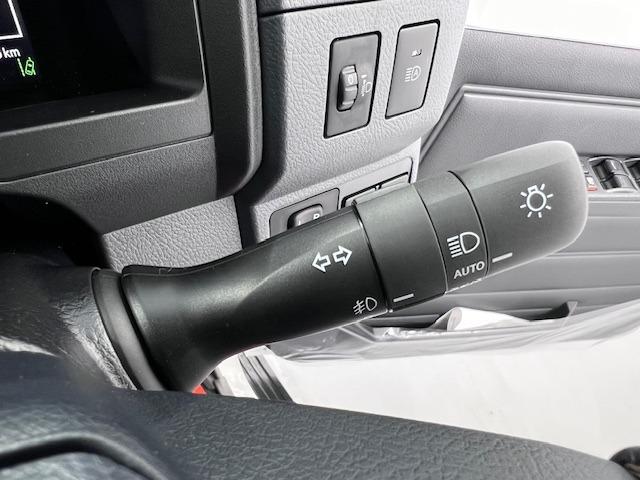 ランドクルーザー７０ ＡＸ　登録済未使用車　純正７型ナビ　バックモニター　ＵＳＢ接続　バックモニター付防眩ミラー　デフロック　オートマチックハイビーム　ＬＥＤヘッドライト　パワーヒーター　衝突軽減ブレーキ（20枚目）