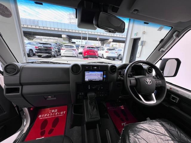 ランドクルーザー７０ ＡＸ　登録済未使用車　純正７型ナビ　バックモニター　ＵＳＢ接続　バックモニター付防眩ミラー　デフロック　オートマチックハイビーム　ＬＥＤヘッドライト　パワーヒーター　衝突軽減ブレーキ（26枚目）