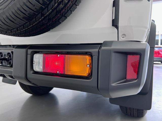 ランドクルーザー７０ ＡＸ　登録済未使用車　純正７型ナビ　バックモニター　ＵＳＢ接続　バックモニター付防眩ミラー　デフロック　オートマチックハイビーム　ＬＥＤヘッドライト　パワーヒーター　衝突軽減ブレーキ（52枚目）