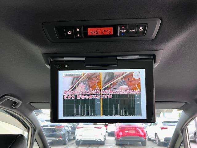 ヴォクシー ＺＳ　煌ＩＩＩ　ＭＯＤＥＬＬＩＳＴＡエアロ　シグネチャーイルミ　純正１０型ナビ　１２．１型後席モニター　ＥＴＣ２．０　両側電動スライド　バックモニター　純正フロアマット・バイザー　衝突軽減ブレーキ　ＬＥＤライト（12枚目）