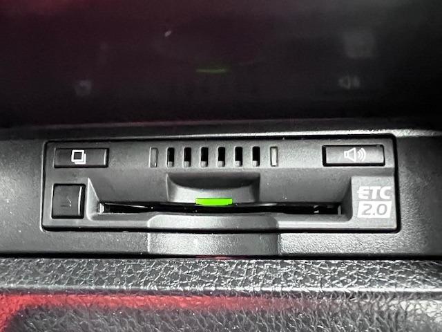 ヴォクシー ＺＳ　煌ＩＩＩ　ＭＯＤＥＬＬＩＳＴＡエアロ　シグネチャーイルミ　純正１０型ナビ　１２．１型後席モニター　ＥＴＣ２．０　両側電動スライド　バックモニター　純正フロアマット・バイザー　衝突軽減ブレーキ　ＬＥＤライト（13枚目）