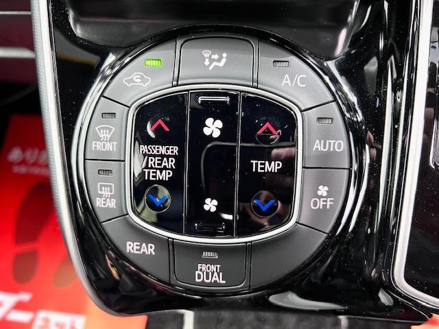 ヴォクシー ＺＳ　煌ＩＩＩ　ＭＯＤＥＬＬＩＳＴＡエアロ　シグネチャーイルミ　純正１０型ナビ　１２．１型後席モニター　ＥＴＣ２．０　両側電動スライド　バックモニター　純正フロアマット・バイザー　衝突軽減ブレーキ　ＬＥＤライト（16枚目）