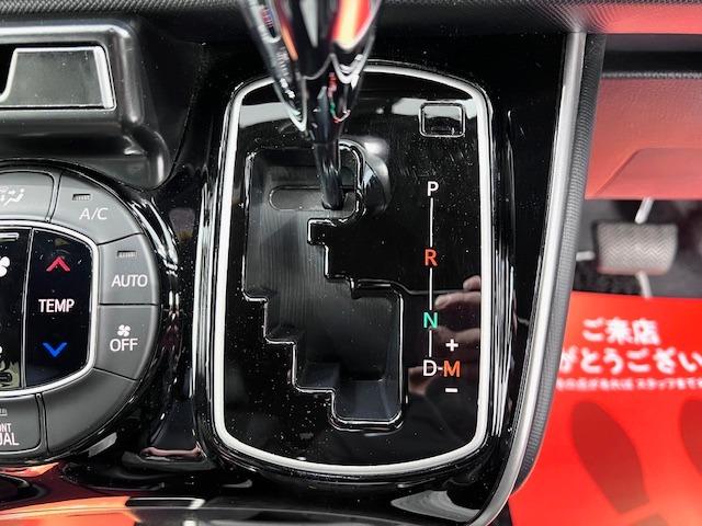 ヴォクシー ＺＳ　煌ＩＩＩ　ＭＯＤＥＬＬＩＳＴＡエアロ　シグネチャーイルミ　純正１０型ナビ　１２．１型後席モニター　ＥＴＣ２．０　両側電動スライド　バックモニター　純正フロアマット・バイザー　衝突軽減ブレーキ　ＬＥＤライト（17枚目）