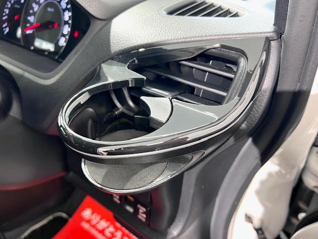 ヴォクシー ＺＳ　煌ＩＩＩ　ＭＯＤＥＬＬＩＳＴＡエアロ　シグネチャーイルミ　純正１０型ナビ　１２．１型後席モニター　ＥＴＣ２．０　両側電動スライド　バックモニター　純正フロアマット・バイザー　衝突軽減ブレーキ　ＬＥＤライト（24枚目）