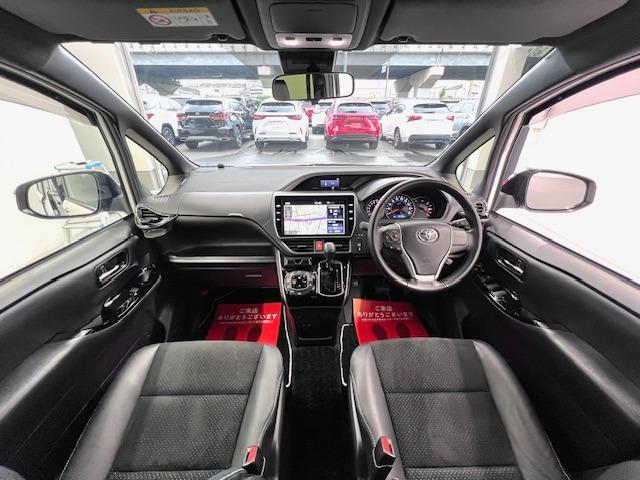 ヴォクシー ＺＳ　煌ＩＩＩ　ＭＯＤＥＬＬＩＳＴＡエアロ　シグネチャーイルミ　純正１０型ナビ　１２．１型後席モニター　ＥＴＣ２．０　両側電動スライド　バックモニター　純正フロアマット・バイザー　衝突軽減ブレーキ　ＬＥＤライト（31枚目）