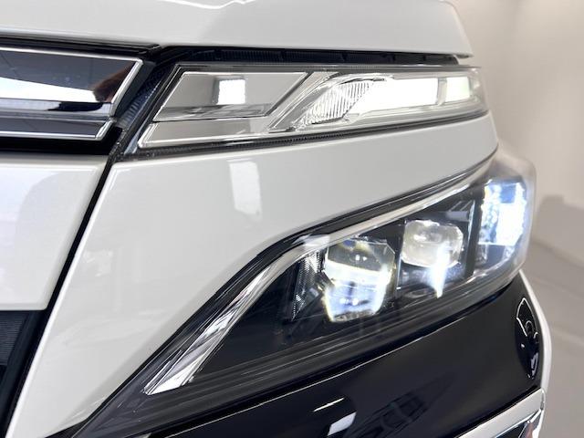 ヴォクシー ＺＳ　煌ＩＩＩ　ＭＯＤＥＬＬＩＳＴＡエアロ　シグネチャーイルミ　純正１０型ナビ　１２．１型後席モニター　ＥＴＣ２．０　両側電動スライド　バックモニター　純正フロアマット・バイザー　衝突軽減ブレーキ　ＬＥＤライト（46枚目）