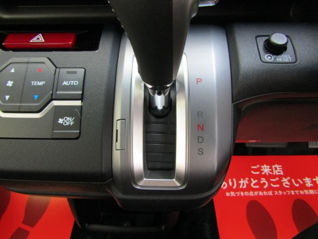 ステップワゴンスパーダ Ｚ　クールスピリット　ワンオーナー　ＥＴＣ　９インチナビ　フルセグ　ＣＤ　ＤＶＤ　バックカメラ　Ａストップ　クルコン　Ｐシフト　スマートキー　Ｐスタート　オートライト　ＨＩＤ　フォグ　両側電動ドア　ハーフレザー　１７アルミ（16枚目）