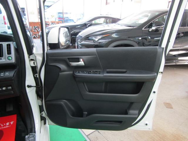 ステップワゴンスパーダ Ｚ　クールスピリット　ワンオーナー　ＥＴＣ　９インチナビ　フルセグ　ＣＤ　ＤＶＤ　バックカメラ　Ａストップ　クルコン　Ｐシフト　スマートキー　Ｐスタート　オートライト　ＨＩＤ　フォグ　両側電動ドア　ハーフレザー　１７アルミ（33枚目）