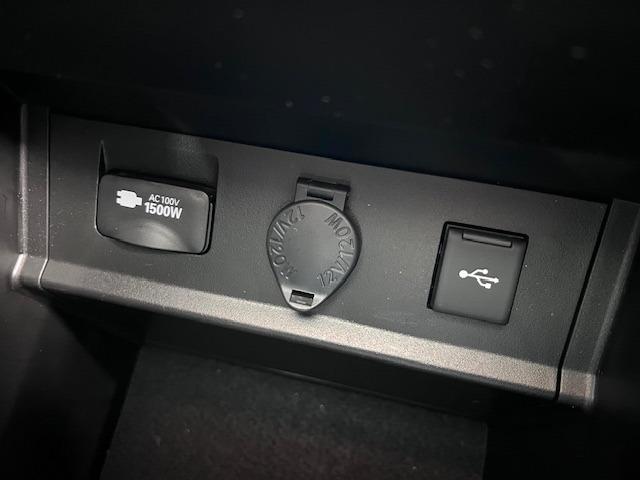 アルファードハイブリッド S タイプゴールドIII サンルーフ 純正DA デジタルインナーミラー BSM ETC バックカメラ 3眼LED 寒冷地仕様 スペアタイヤ 1500W給電 パワーバックドア 両側パワースライド 純正マット ワンオーナー(18枚目)