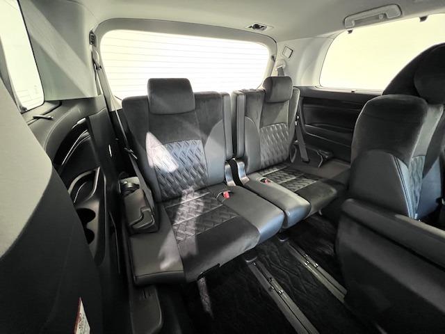 サードシート　関西オートでは、全ての車を第三者機関（日本自動車鑑定協会）によるプロの目でしっかりと鑑定済み！外装・内装・機関・修復歴の４項目について鑑定を行っていますので、安心してお選びください。