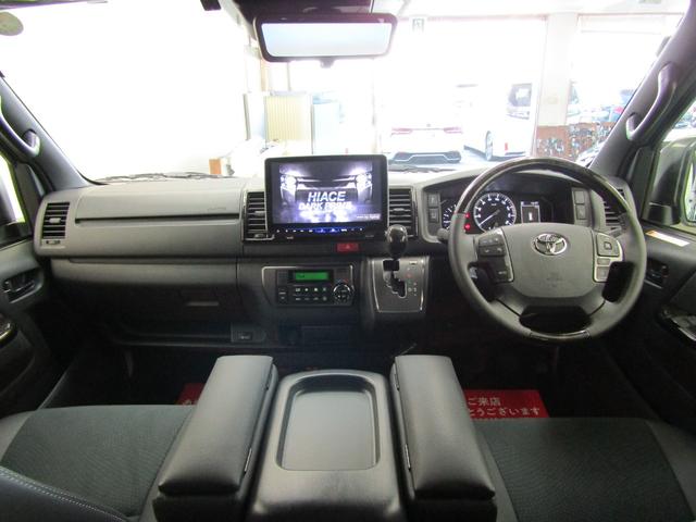 【インパネ】営業スタッフも全員が整備士・査定士・損害保険募集人の資格を取得していることで、商談時に整備に関するご質問やご要望、メンテナンスについてもすぐにご対応できます。