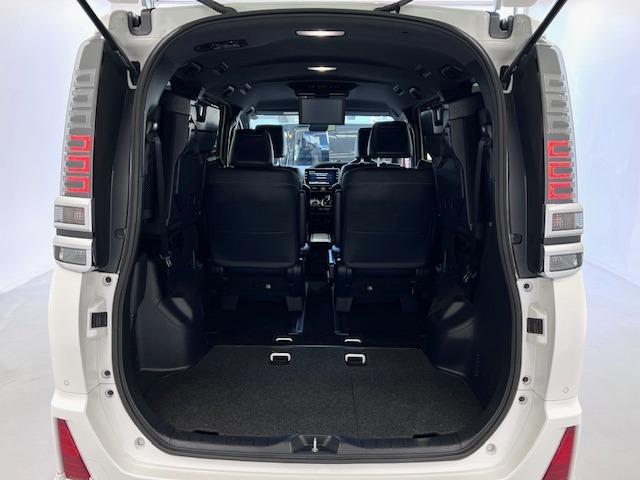 ヴォクシー ハイブリッドＺＳ　煌ＩＩＩ　ＭＯＤＥＬＬＩＳＴＡエアロ　シグネチャーイルミ　純正１０型ナビ　１２．１型後席モニター　シートヒーター　ＥＴＣ　衝突軽減ブレーキ　両側パワースライド　純正フロアマット・バイザー　ハーフレザー（8枚目）