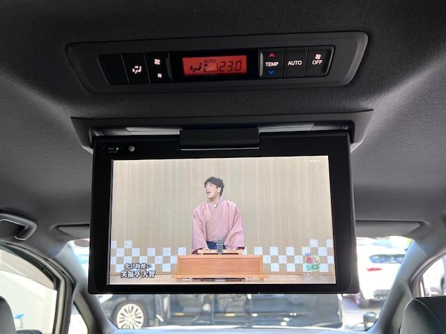 ヴォクシー ハイブリッドＺＳ　煌ＩＩＩ　ＭＯＤＥＬＬＩＳＴＡエアロ　シグネチャーイルミ　純正１０型ナビ　１２．１型後席モニター　シートヒーター　ＥＴＣ　衝突軽減ブレーキ　両側パワースライド　純正フロアマット・バイザー　ハーフレザー（13枚目）