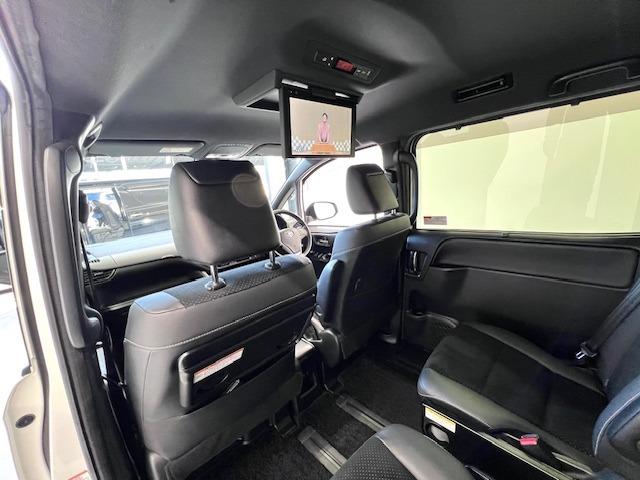 ヴォクシー ハイブリッドＺＳ　煌ＩＩＩ　ＭＯＤＥＬＬＩＳＴＡエアロ　シグネチャーイルミ　純正１０型ナビ　１２．１型後席モニター　シートヒーター　ＥＴＣ　衝突軽減ブレーキ　両側パワースライド　純正フロアマット・バイザー　ハーフレザー（33枚目）