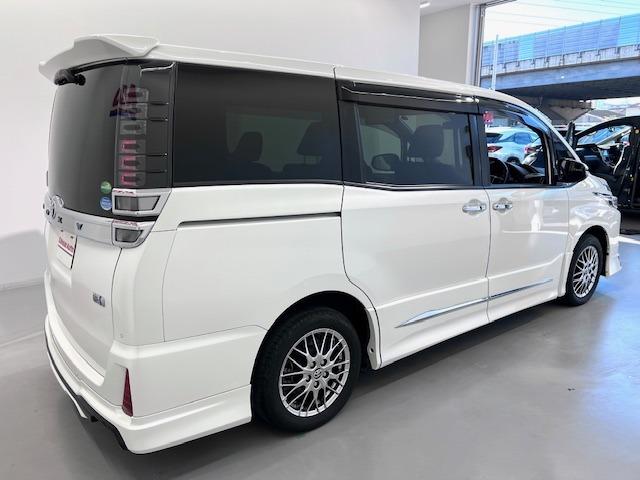 ヴォクシー ハイブリッドＺＳ　煌ＩＩＩ　ＭＯＤＥＬＬＩＳＴＡエアロ　シグネチャーイルミ　純正１０型ナビ　１２．１型後席モニター　シートヒーター　ＥＴＣ　衝突軽減ブレーキ　両側パワースライド　純正フロアマット・バイザー　ハーフレザー（41枚目）