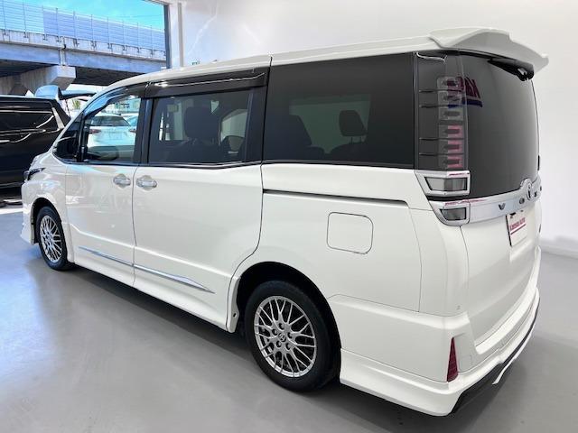 ヴォクシー ハイブリッドＺＳ　煌ＩＩＩ　ＭＯＤＥＬＬＩＳＴＡエアロ　シグネチャーイルミ　純正１０型ナビ　１２．１型後席モニター　シートヒーター　ＥＴＣ　衝突軽減ブレーキ　両側パワースライド　純正フロアマット・バイザー　ハーフレザー（42枚目）