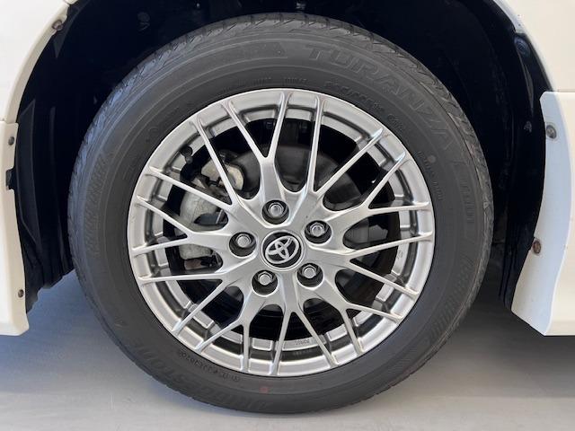 ヴォクシー ハイブリッドＺＳ　煌ＩＩＩ　ＭＯＤＥＬＬＩＳＴＡエアロ　シグネチャーイルミ　純正１０型ナビ　１２．１型後席モニター　シートヒーター　ＥＴＣ　衝突軽減ブレーキ　両側パワースライド　純正フロアマット・バイザー　ハーフレザー（63枚目）