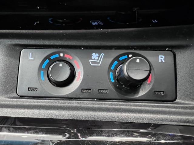 アルファード ２．５Ｓ　Ｃパッケージ　ＪＢＬ　全方位モニター　リヤエンタ　サンルーフ　デジタルミラー　ＢＳＭ　ＥＴＣ２．０　ＭＯＤＥＬＬＩＳＴＡエアロ　ＵＳＢ・ＨＤＭＩ　純正フロアマット・バイザー　前後ドライブレコーダー　３眼ＬＥＤ（29枚目）