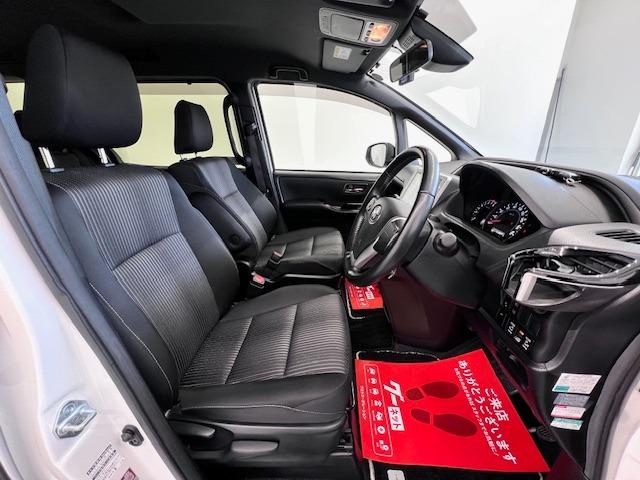 ヴォクシー ＺＳ　煌ＩＩ　ＭＯＤＥＬＬＩＳＴＡエアロ　純正１０型ナビ　バックモニター　ＥＴＣ　フルセグ　Ｂｌｕｅｔｏｏｔｈ　両側電動スライド　衝突軽減　前後ドラレコ　コーナーセンサ　後席オートＡ／Ｃ　純正フロアマット・バイザー（4枚目）