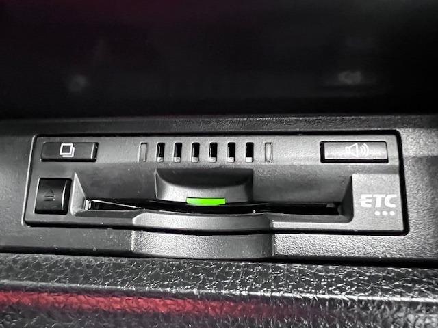 ヴォクシー ＺＳ　煌ＩＩ　ＭＯＤＥＬＬＩＳＴＡエアロ　純正１０型ナビ　バックモニター　ＥＴＣ　フルセグ　Ｂｌｕｅｔｏｏｔｈ　両側電動スライド　衝突軽減　前後ドラレコ　コーナーセンサ　後席オートＡ／Ｃ　純正フロアマット・バイザー（12枚目）