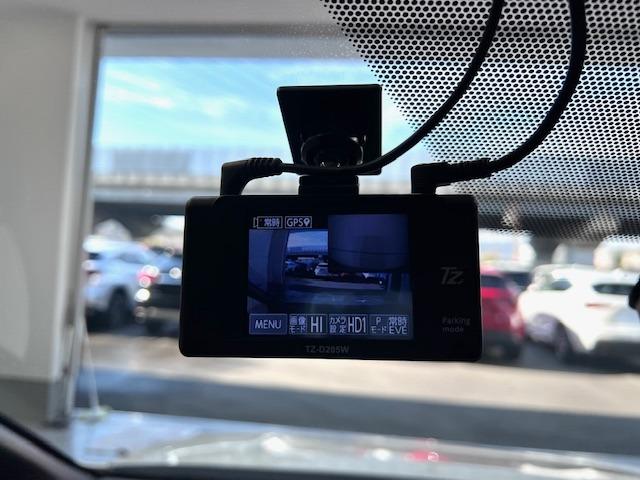 ヴォクシー ＺＳ　煌ＩＩ　ＭＯＤＥＬＬＩＳＴＡエアロ　純正１０型ナビ　バックモニター　ＥＴＣ　フルセグ　Ｂｌｕｅｔｏｏｔｈ　両側電動スライド　衝突軽減　前後ドラレコ　コーナーセンサ　後席オートＡ／Ｃ　純正フロアマット・バイザー（13枚目）