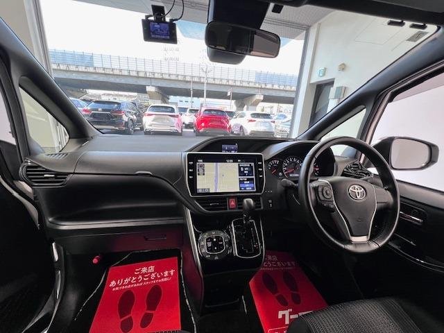 ヴォクシー ＺＳ　煌ＩＩ　ＭＯＤＥＬＬＩＳＴＡエアロ　純正１０型ナビ　バックモニター　ＥＴＣ　フルセグ　Ｂｌｕｅｔｏｏｔｈ　両側電動スライド　衝突軽減　前後ドラレコ　コーナーセンサ　後席オートＡ／Ｃ　純正フロアマット・バイザー（29枚目）