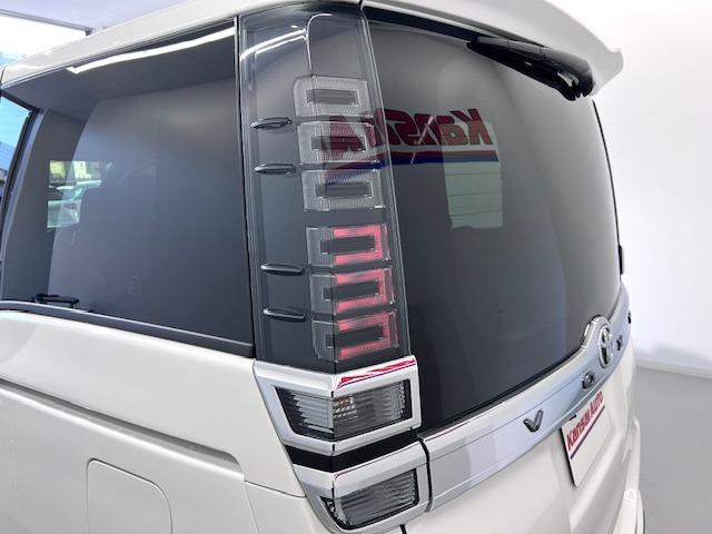 ヴォクシー ＺＳ　煌ＩＩ　ＭＯＤＥＬＬＩＳＴＡエアロ　純正１０型ナビ　バックモニター　ＥＴＣ　フルセグ　Ｂｌｕｅｔｏｏｔｈ　両側電動スライド　衝突軽減　前後ドラレコ　コーナーセンサ　後席オートＡ／Ｃ　純正フロアマット・バイザー（56枚目）