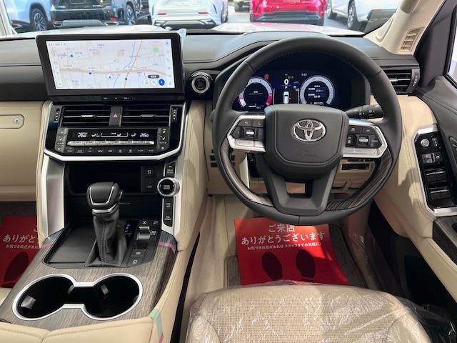 ランドクルーザー ＺＸ　ＪＢＬ　リヤエンタ　電動リヤデフ　寒冷地仕様　空気圧センサ　ＭＯＰルーフレール　ＭＯＤＥＬＬＩＳＴＡエアロ　マイナーチェンジ型　純正フロアマット　登録済未使用車　ＥＴＣ２．０　ＢＳＭ　ＨＵＤ　ＨＤＭＩ（2枚目）