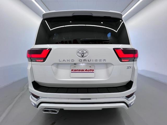 ランドクルーザー ＺＸ　ＪＢＬ　リヤエンタ　電動リヤデフ　寒冷地仕様　空気圧センサ　ＭＯＰルーフレール　ＭＯＤＥＬＬＩＳＴＡエアロ　マイナーチェンジ型　純正フロアマット　登録済未使用車　ＥＴＣ２．０　ＢＳＭ　ＨＵＤ　ＨＤＭＩ（3枚目）