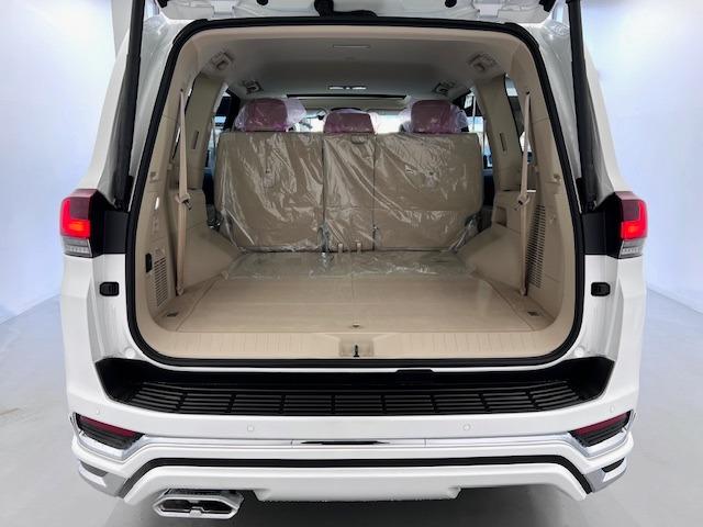 ランドクルーザー ＺＸ　ＪＢＬ　リヤエンタ　電動リヤデフ　寒冷地仕様　空気圧センサ　ＭＯＰルーフレール　ＭＯＤＥＬＬＩＳＴＡエアロ　マイナーチェンジ型　純正フロアマット　登録済未使用車　ＥＴＣ２．０　ＢＳＭ　ＨＵＤ　ＨＤＭＩ（8枚目）