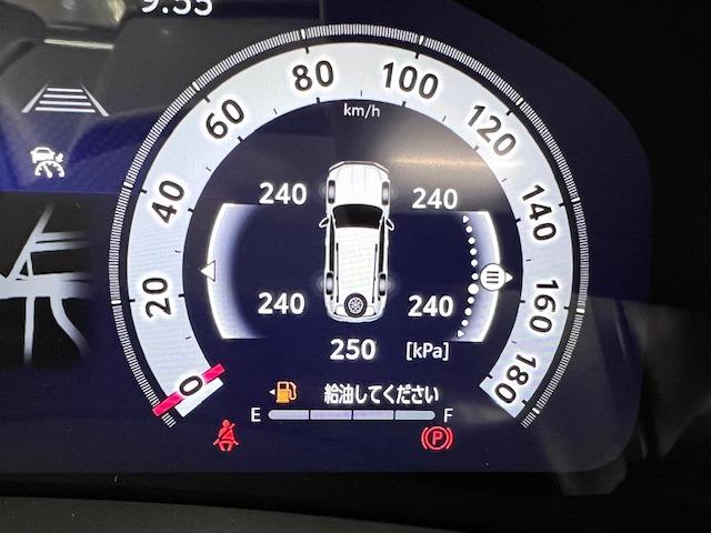 ランドクルーザー ＺＸ　ＪＢＬ　リヤエンタ　電動リヤデフ　寒冷地仕様　空気圧センサ　ＭＯＰルーフレール　ＭＯＤＥＬＬＩＳＴＡエアロ　マイナーチェンジ型　純正フロアマット　登録済未使用車　ＥＴＣ２．０　ＢＳＭ　ＨＵＤ　ＨＤＭＩ（18枚目）