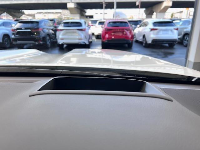 ランドクルーザー ＺＸ　ＪＢＬ　リヤエンタ　電動リヤデフ　寒冷地仕様　空気圧センサ　ＭＯＰルーフレール　ＭＯＤＥＬＬＩＳＴＡエアロ　マイナーチェンジ型　純正フロアマット　登録済未使用車　ＥＴＣ２．０　ＢＳＭ　ＨＵＤ　ＨＤＭＩ（22枚目）