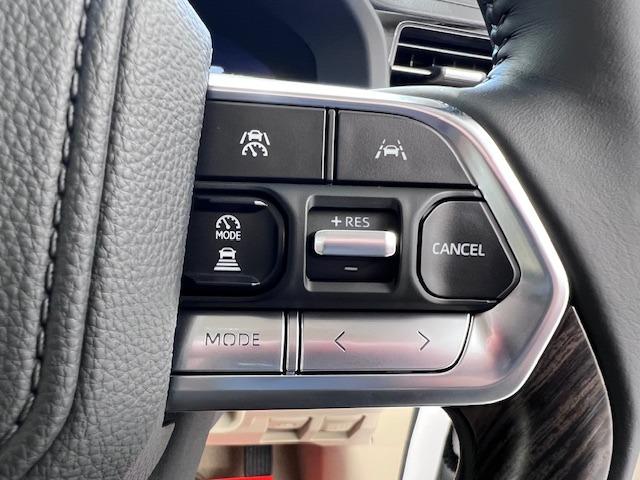 ランドクルーザー ＺＸ　ＪＢＬ　リヤエンタ　電動リヤデフ　寒冷地仕様　空気圧センサ　ＭＯＰルーフレール　ＭＯＤＥＬＬＩＳＴＡエアロ　マイナーチェンジ型　純正フロアマット　登録済未使用車　ＥＴＣ２．０　ＢＳＭ　ＨＵＤ　ＨＤＭＩ（29枚目）