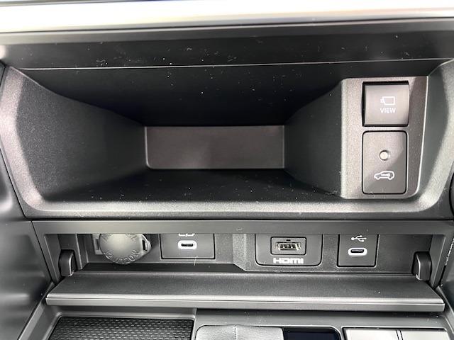 ランドクルーザー ＺＸ　ＪＢＬ　リヤエンタ　電動リヤデフ　寒冷地仕様　空気圧センサ　ＭＯＰルーフレール　ＭＯＤＥＬＬＩＳＴＡエアロ　マイナーチェンジ型　純正フロアマット　登録済未使用車　ＥＴＣ２．０　ＢＳＭ　ＨＵＤ　ＨＤＭＩ（34枚目）