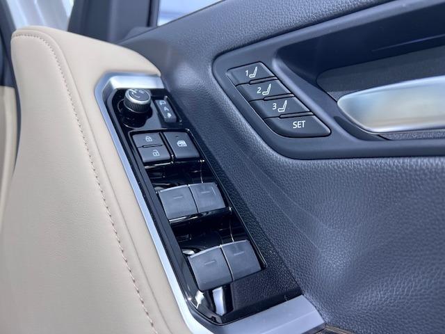 ランドクルーザー ＺＸ　ＪＢＬ　リヤエンタ　電動リヤデフ　寒冷地仕様　空気圧センサ　ＭＯＰルーフレール　ＭＯＤＥＬＬＩＳＴＡエアロ　マイナーチェンジ型　純正フロアマット　登録済未使用車　ＥＴＣ２．０　ＢＳＭ　ＨＵＤ　ＨＤＭＩ（35枚目）