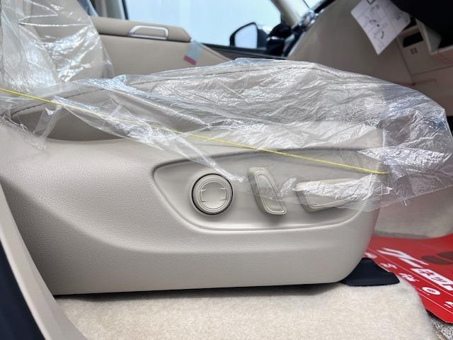 ランドクルーザー ＺＸ　ＪＢＬ　リヤエンタ　電動リヤデフ　寒冷地仕様　空気圧センサ　ＭＯＰルーフレール　ＭＯＤＥＬＬＩＳＴＡエアロ　マイナーチェンジ型　純正フロアマット　登録済未使用車　ＥＴＣ２．０　ＢＳＭ　ＨＵＤ　ＨＤＭＩ（36枚目）